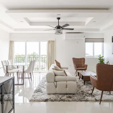 Luxe City Oasis 2Br With Rooftop Pool And Gym كينغستون المظهر الخارجي الصورة