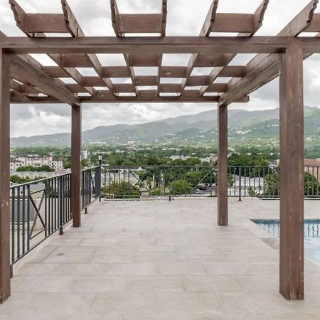 Luxe City Oasis 2Br With Rooftop Pool And Gym كينغستون المظهر الخارجي الصورة