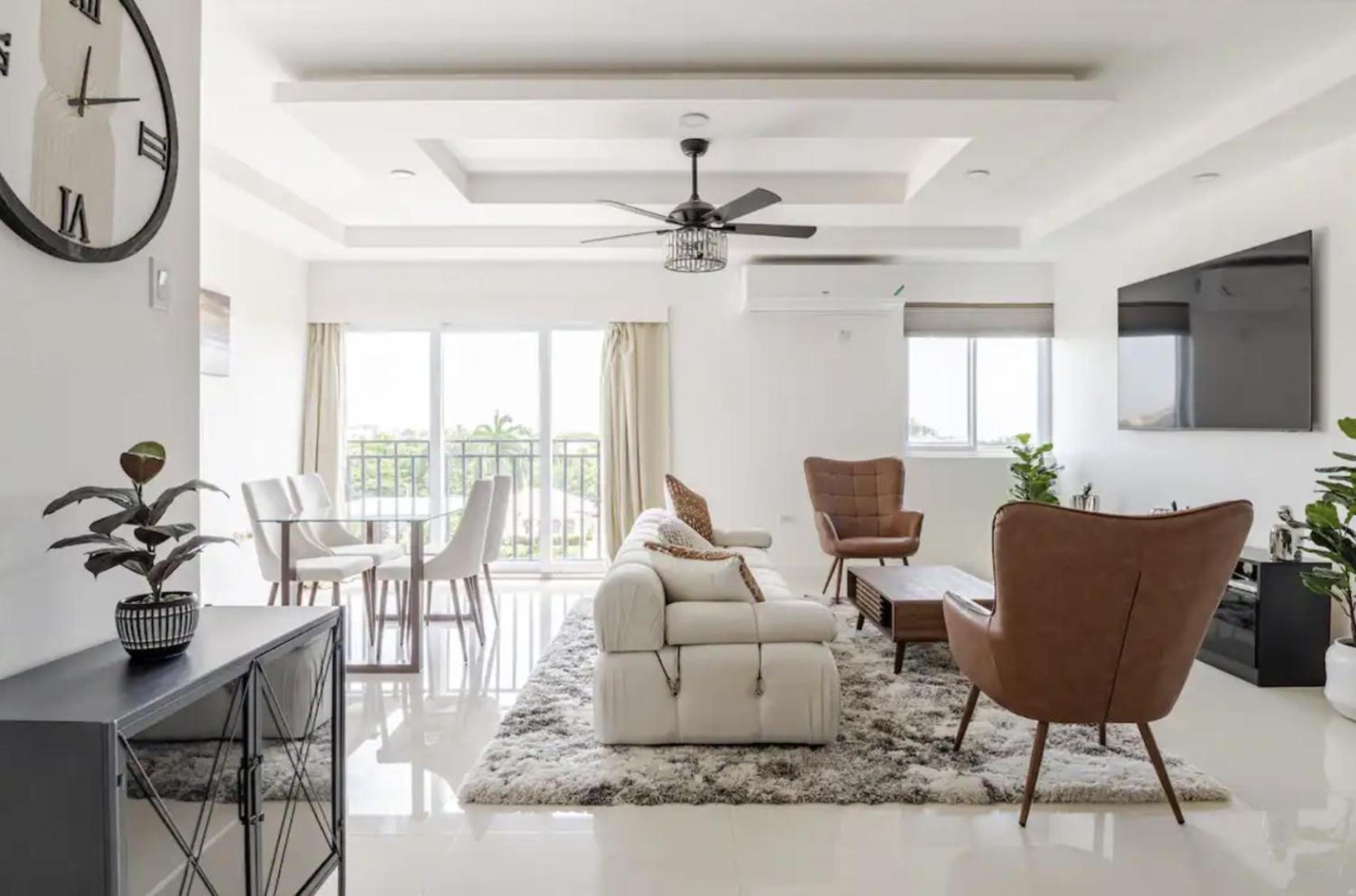 Luxe City Oasis 2Br With Rooftop Pool And Gym كينغستون المظهر الخارجي الصورة