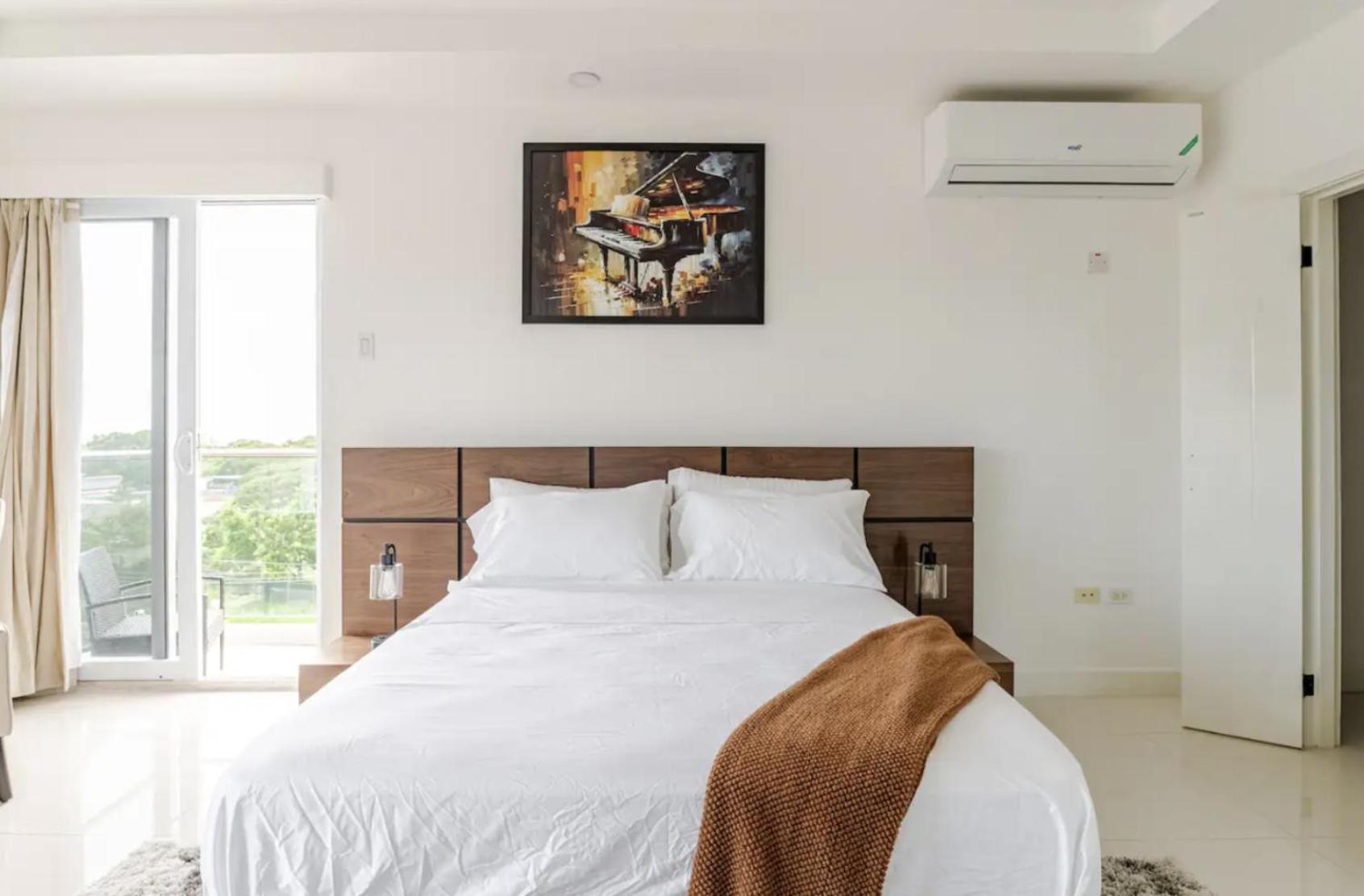 Luxe City Oasis 2Br With Rooftop Pool And Gym كينغستون المظهر الخارجي الصورة