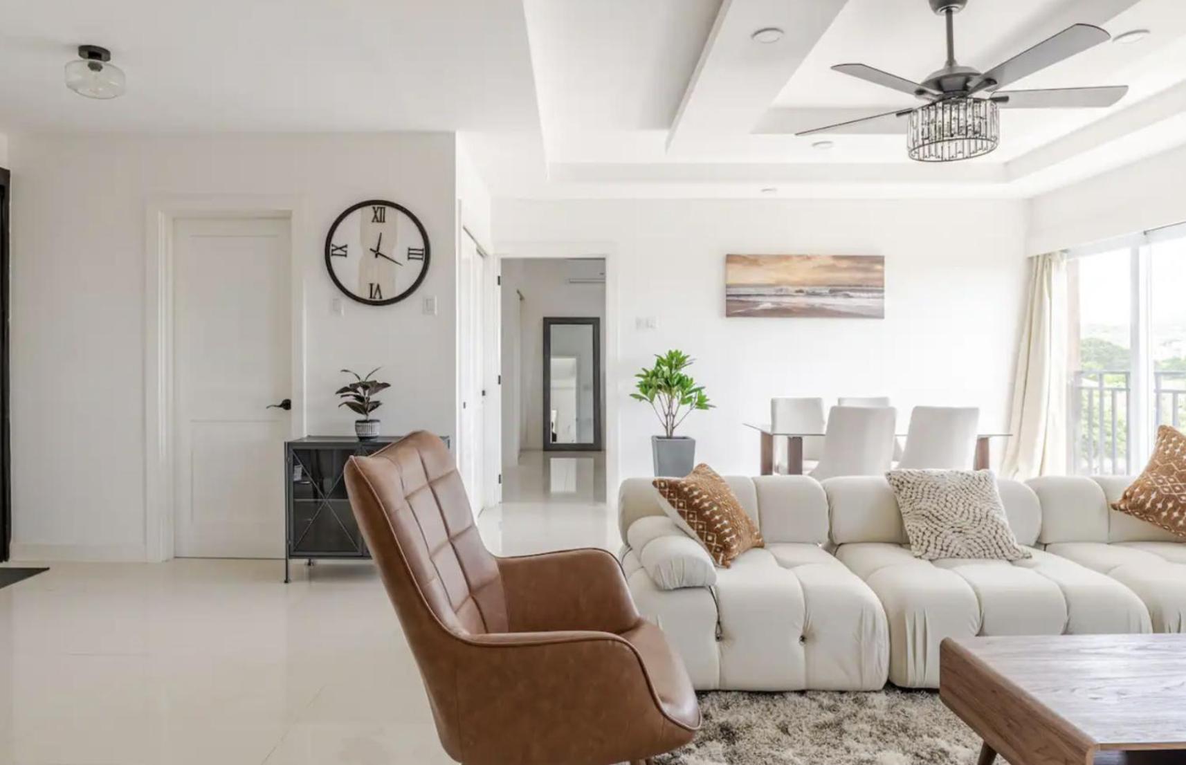 Luxe City Oasis 2Br With Rooftop Pool And Gym كينغستون المظهر الخارجي الصورة