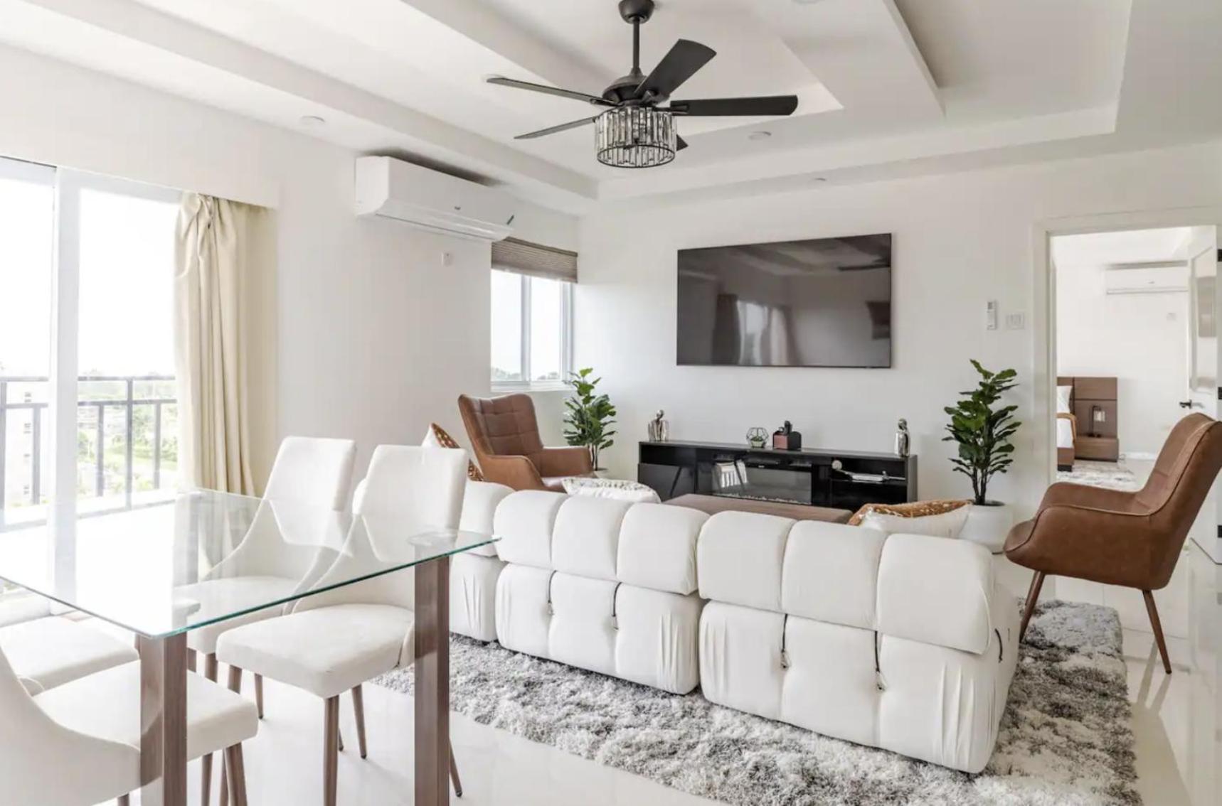 Luxe City Oasis 2Br With Rooftop Pool And Gym كينغستون المظهر الخارجي الصورة
