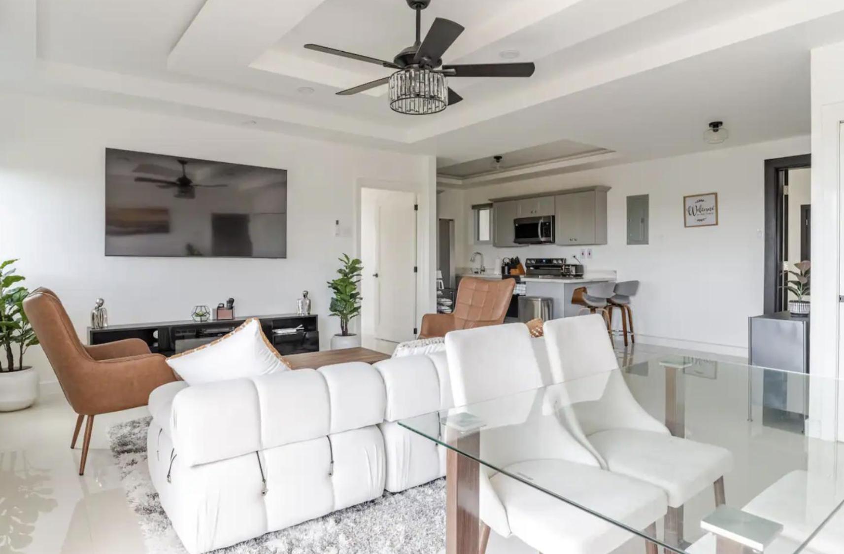 Luxe City Oasis 2Br With Rooftop Pool And Gym كينغستون المظهر الخارجي الصورة