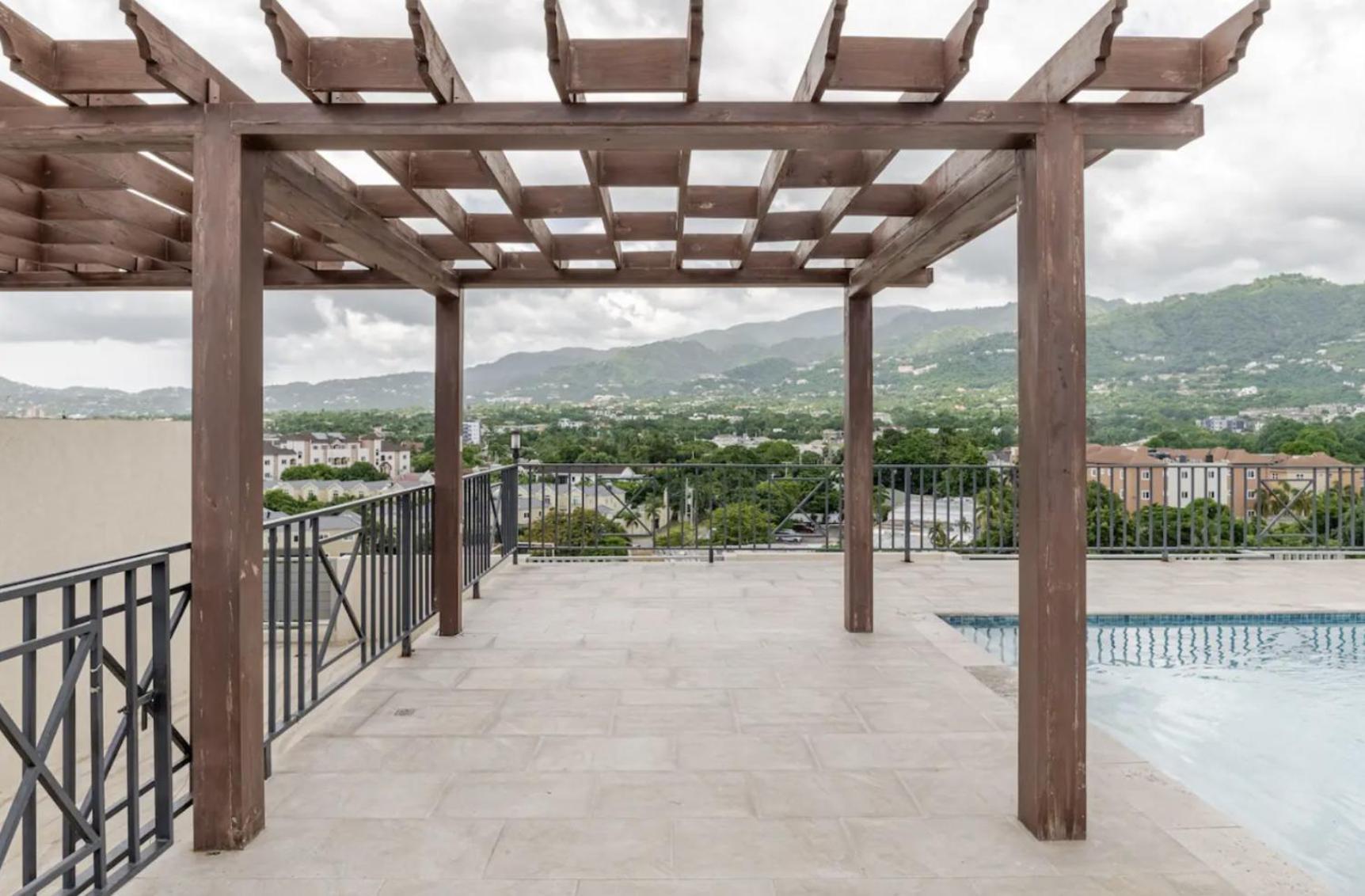 Luxe City Oasis 2Br With Rooftop Pool And Gym كينغستون المظهر الخارجي الصورة